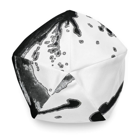 Vue du dessus du bonnet Flow Ink blanc à tache de peinture noire, style artistique et contemporain – Collection Détail & Élégance Mindset Ambition.