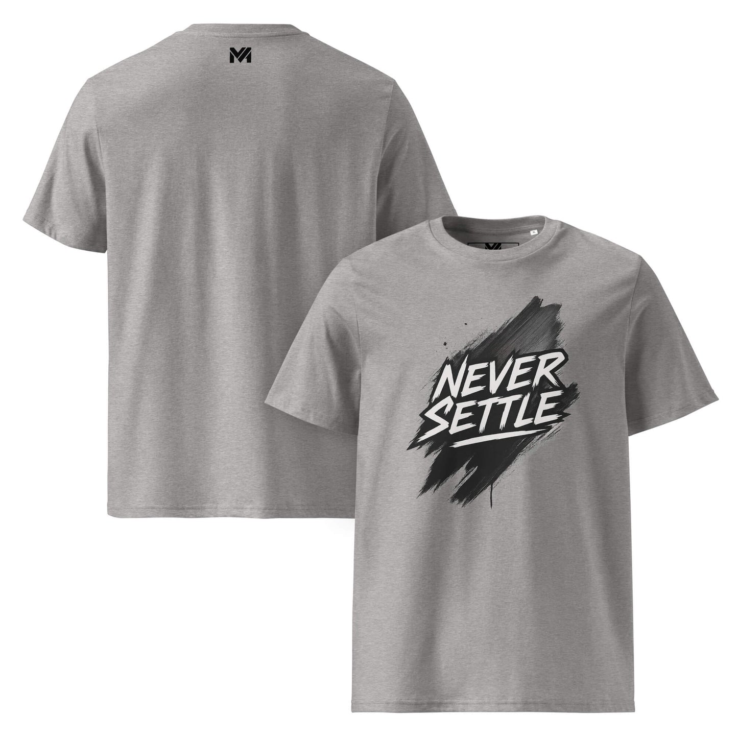 T-shirt bio gris Mindset Ambition “Never Settle” – design noir peinture blanche, coton bio premium, logo MA centré sous le col.