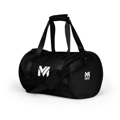 Sac de sport Smart Move Mindset Ambition, noir, vue avant trois-quarts gauche, logo blanc sur le côté, anses robustes et bandoulière réglable, design sportif et élégant – Mindset Ambition