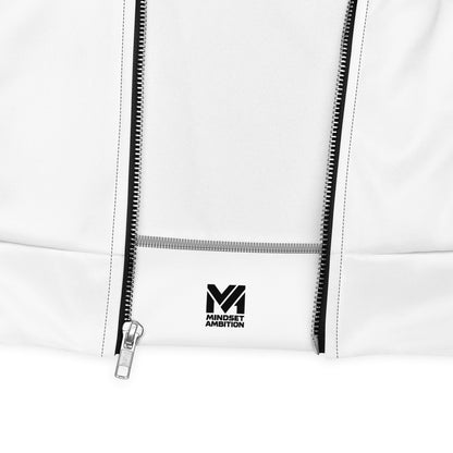 Détail de la veste de sport Momentum blanche Mindset Ambition, fermeture éclair argentée et logo noir brodé à la base, finitions précises et tissu respirant premium – Mindset Ambition