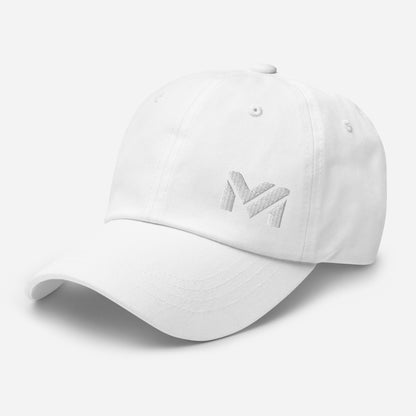 Casquette Classic Mind Mindset Ambition, blanche, vue avant gauche, logo brodé ton sur ton argenté, style sobre et affirmé – Mindset Ambition
