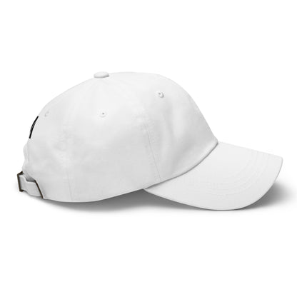 Casquette Classic Mind Mindset Ambition, blanche, vue latérale droite, logo MA noir brodé, contraste minimaliste et élégant – Mindset Ambition