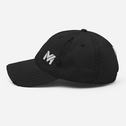 Casquette Bold Edge Mindset Ambition, noire avec logo MA blanc, vue latérale gauche, finition vintage premium, couture apparente et silhouette épurée – Mindset Ambition