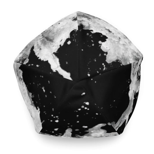 Vue du dessus du bonnet Flow Drip noir à taches de peinture blanches, design artistique et urbain – Collection Détail & Élégance Mindset Ambition.