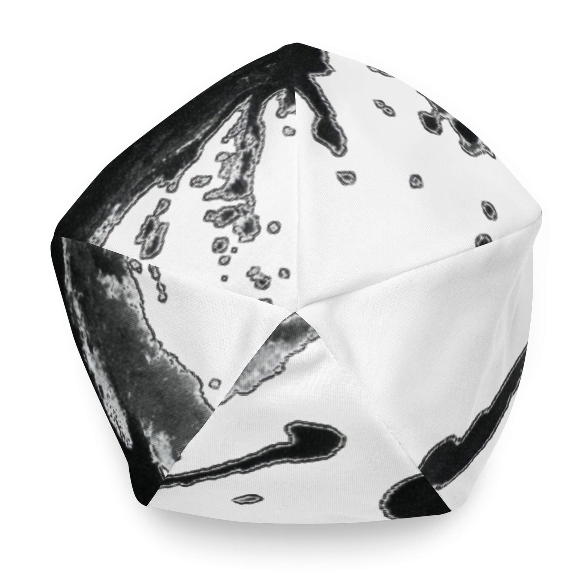 Vue du dessus du bonnet Flow Ink blanc à tache de peinture noire, style artistique et contemporain – Collection Détail & Élégance Mindset Ambition.