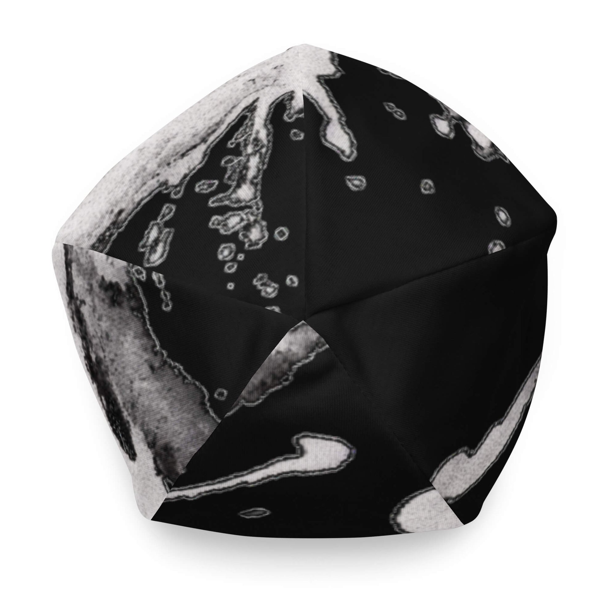 Vue du dessus du bonnet Flow Ink noir à tache de peinture blanche, design artistique et moderne – Collection Détail & Élégance Mindset Ambition.