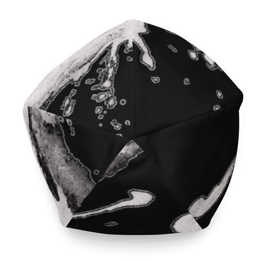 Vue du dessus du bonnet Flow Ink noir à tache de peinture blanche, design artistique et moderne – Collection Détail & Élégance Mindset Ambition.