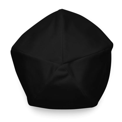 Vue du dessus du bonnet Flow noir avec logo blanc, coupe fluide et moderne – Collection Détail & Élégance Mindset Ambition.