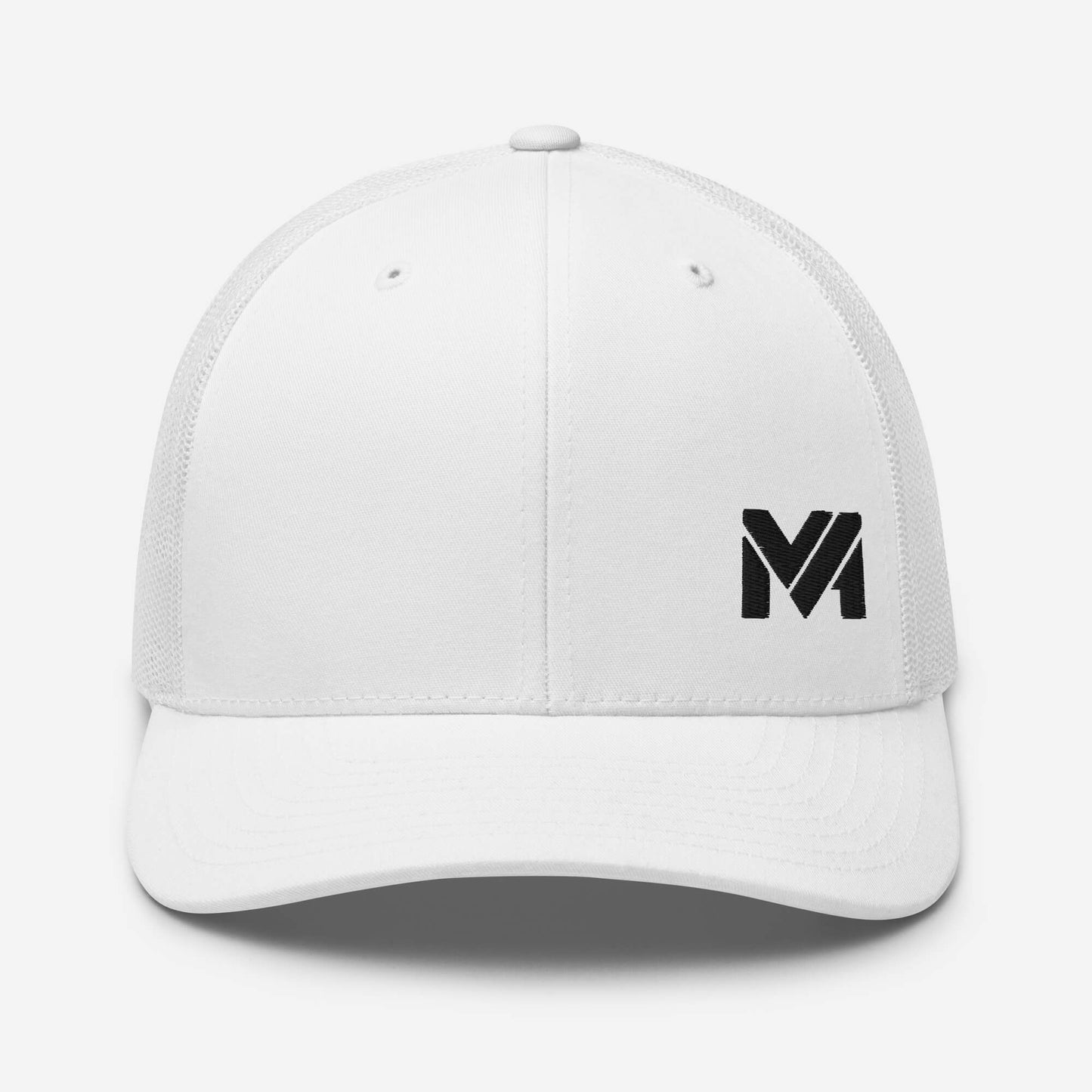 Casquette High Focus blanche avec logo MA noir brodé à l’avant en bas à gauche, style épuré et audacieux signé Mindset Ambition.