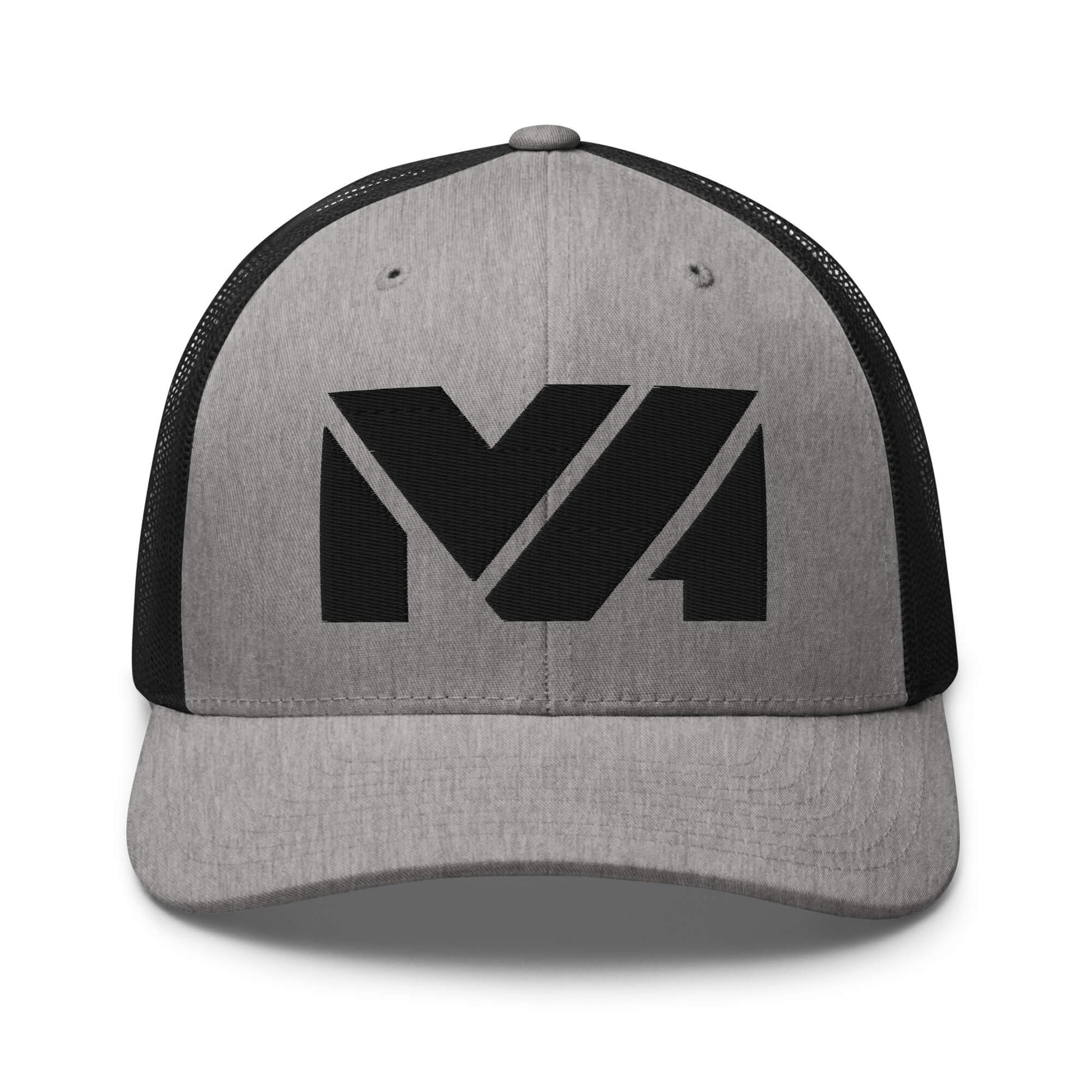 Casquette High Focus gris clair avec filet noir et logo MA noir brodé à l’avant, au style affirmé et minimaliste – Collection Détail & Élégance Mindset Ambition.