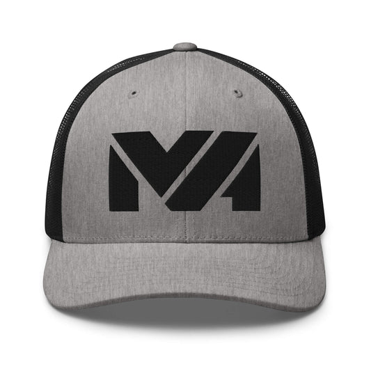 Casquette High Focus gris clair avec filet noir et logo MA noir brodé à l’avant, au style affirmé et minimaliste – Collection Détail & Élégance Mindset Ambition.