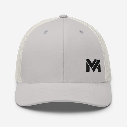 Casquette High Focus grise avec logo MA noir brodé à l’avant en bas à gauche, design minimaliste et contrasté signé Mindset Ambition.