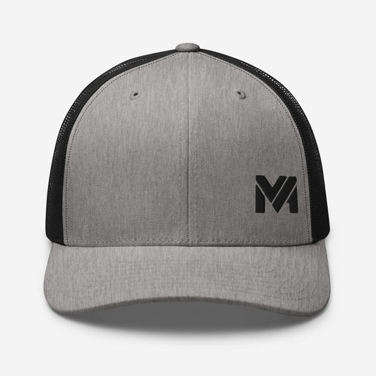 Casquette High Focus gris et noir avec logo MA noir brodé à l’avant en bas à gauche, design sobre, moderne et minimaliste signé Mindset Ambition.