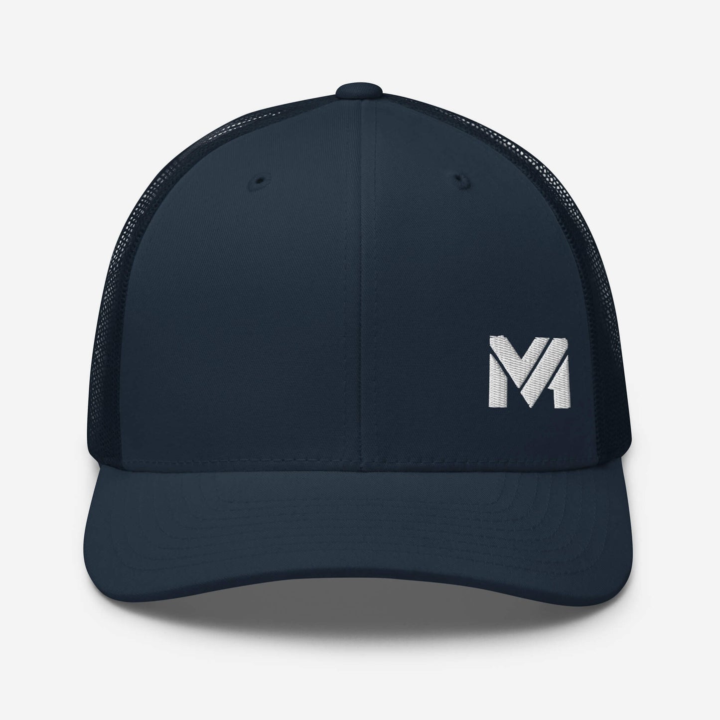 Casquette High Focus bleu marine avec logo MA blanc brodé à l’avant en bas à gauche, design affirmé et contrasté Mindset Ambition.