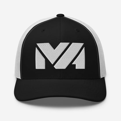 Casquette High Focus noire et blanche avec logo MA blanc brodé à l’avant, style moderne et affirmé – Collection Détail & Élégance Mindset Ambition.