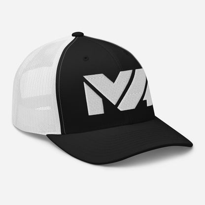 Casquette High Focus Mindset Ambition, noire à l’avant et blanche à l’arrière, vue avant droite, logo MA brodé blanc, contraste net et allure moderne – Mindset Ambition