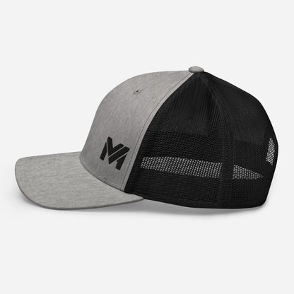 Casquette High Focus gris chiné Mindset Ambition, côté gauche révélant la broderie MA et les finitions nettes du panneau avant