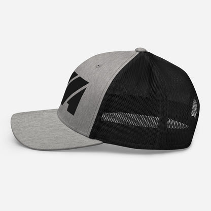 Casquette High Focus Mindset Ambition, gris et noir, vue latérale gauche, maille ajourée contrastante, équilibre entre confort et performance – Mindset Ambition