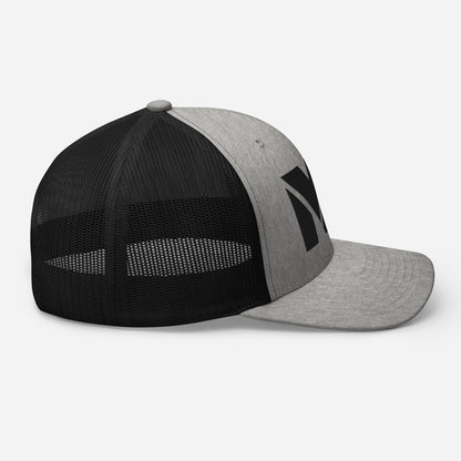 Casquette High Focus Mindset Ambition, gris chiné et noir, vue latérale droite, filet noir respirant à l’arrière, style dynamique et minimaliste – Mindset Ambition