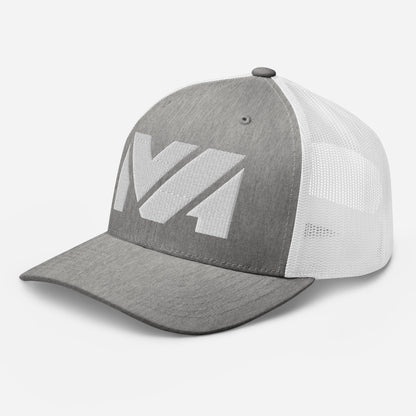 Casquette High Focus Mindset Ambition, gris chiné clair, vue avant gauche, logo MA blanc brodé, visière légèrement incurvée, design premium et équilibré – Mindset Ambition