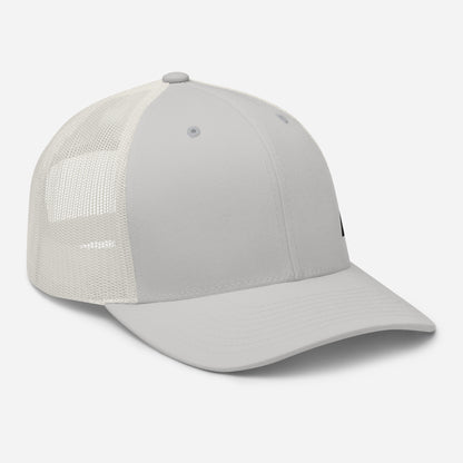 Casquette High Focus argentée Mindset Ambition avec logo brodé noir MA, vue avant droite mettant en avant la maille blanche et la visière incurvée
