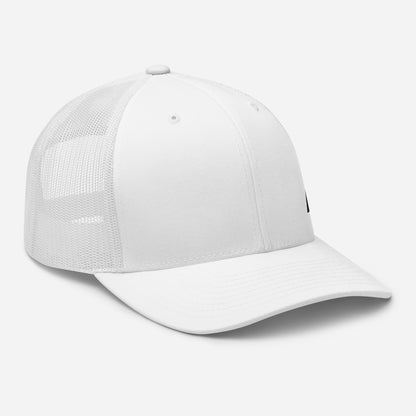 Casquette High Focus blanche Mindset Ambition avec logo brodé noir MA, vue avant droite affichant la maille respirante et la visière incurvée