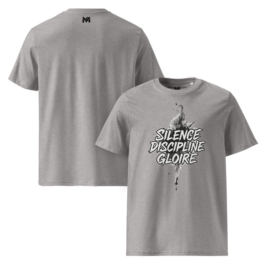 T-shirt bio gris Mindset Ambition “Silence Discipline Gloire” – texte noir sur peinture blanche, coton bio haut de gamme, logo MA centré au dos.